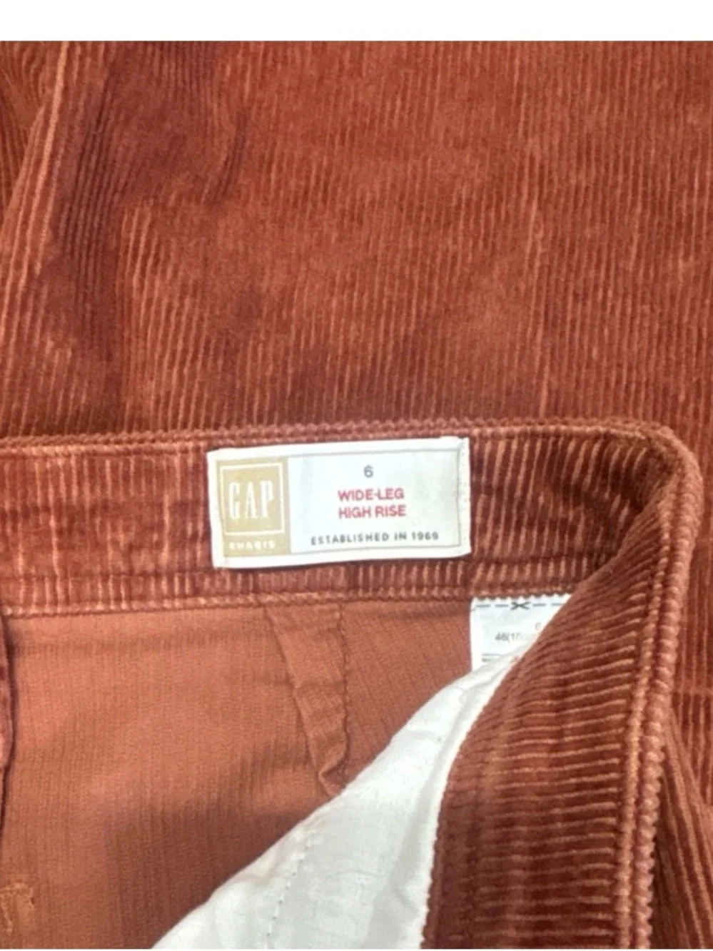 GAP size 6 28x28 Wide Leg 11” cuff Corduroy Chunky Jeans in Rust